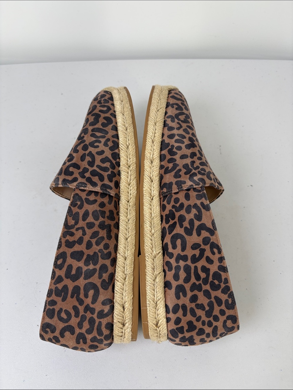 🕊️ Stuart Weitzman suede Leopard Print Espadrille Slip-Ons in Tan and Black - Picture 6 of 8